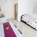 Kapetan - Two Bedroom With Terrace Apartmán Sukošan