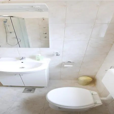 Kapetan - Two Bedroom With Terrace Sukošan