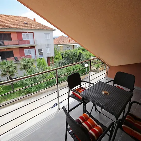 Kapetan - Two Bedroom With Terrace Sukošan