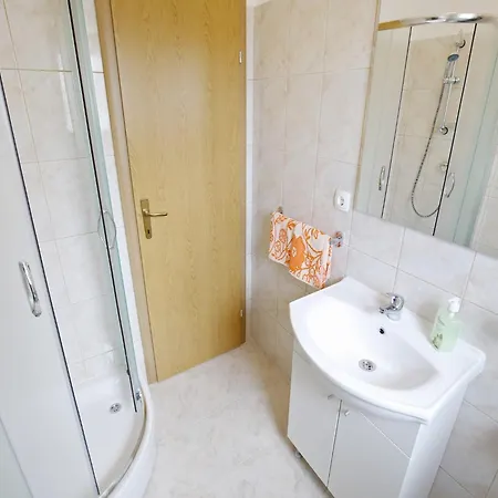 Kapetan - Two Bedroom With Terrace * Sukošan