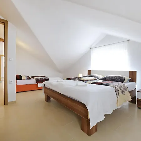 Kapetan - Two Bedroom With Terrace Sukošan