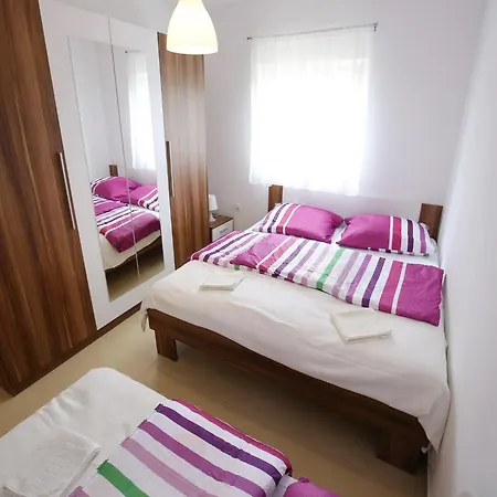 Kapetan - Two Bedroom With Terrace Apartman
