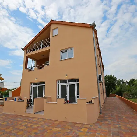 Kapetan - Two Bedroom With Terrace * Sukosan