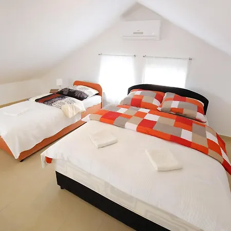 Apartman Kapetan - Two Bedroom With Terrace Sukošan
