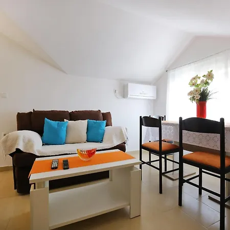 Kapetan - Two Bedroom With Terrace Sukošan