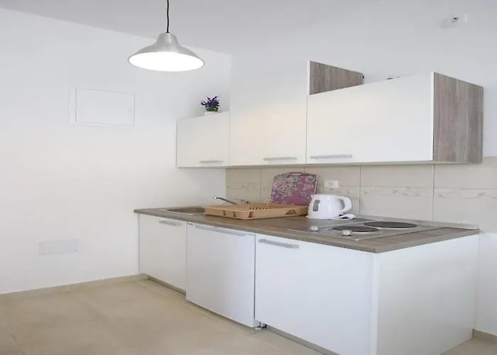 Apartamento Kapetan - Two Bedroom With Terrace Sukošan