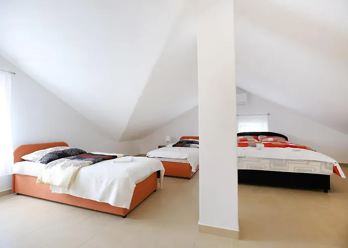 Kapetan - Two Bedroom With Terrace Apartamento Sukošan