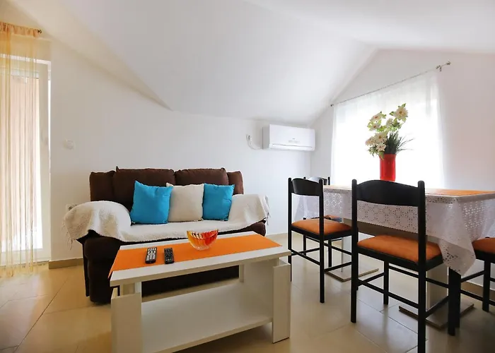 Kapetan - Two Bedroom With Terrace Sukošan