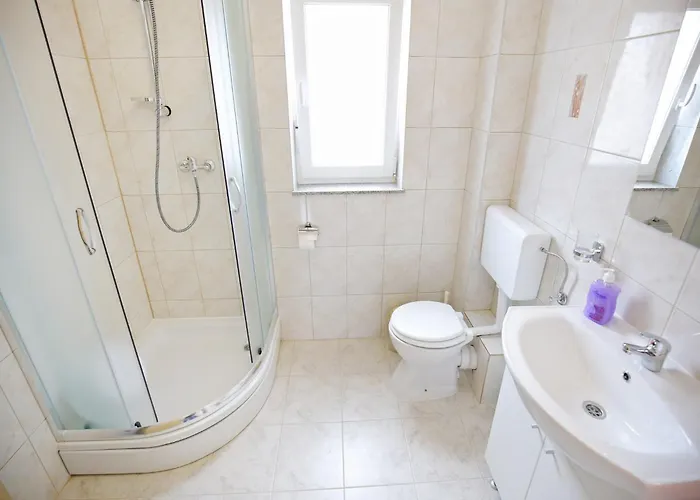 Kapetan - Two Bedroom With Terrace Apartamento Sukošan